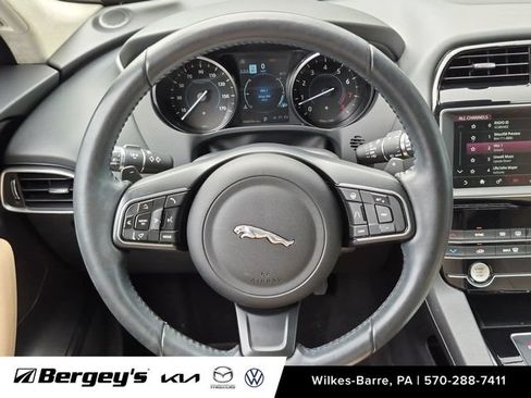 Used 2020 Jaguar F-PACE Premium AWD/4WD image 15