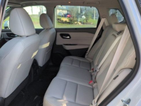 Used 2024 Nissan Rogue SV w/ SV Premium Package FWD image 13