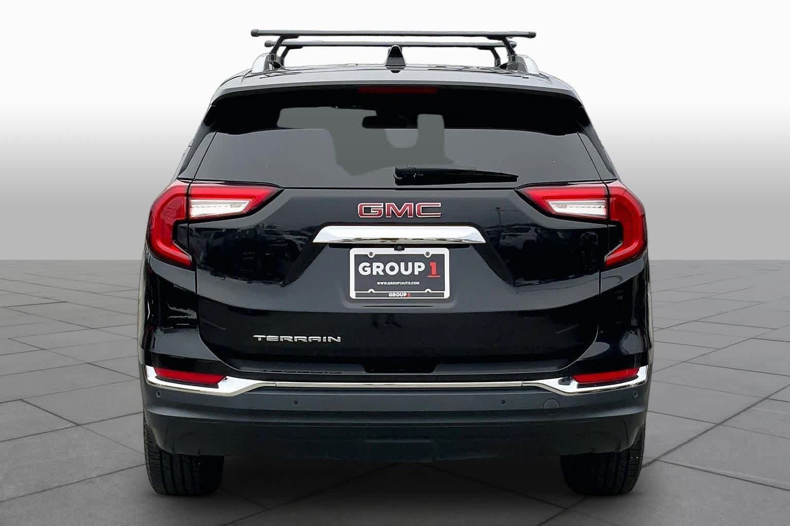 Used 2022 GMC Terrain SLT w/ Infotainment Package II FWD image 5