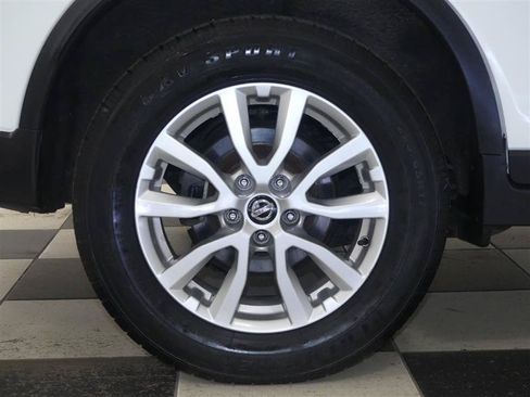 Used 2017 Nissan Rogue SV AWD/4WD image 29