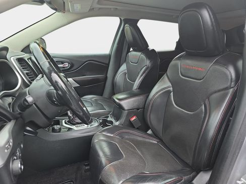 Used 2018 Jeep Cherokee Trailhawk w/ Quick Order Package 27L AWD/4WD image 17