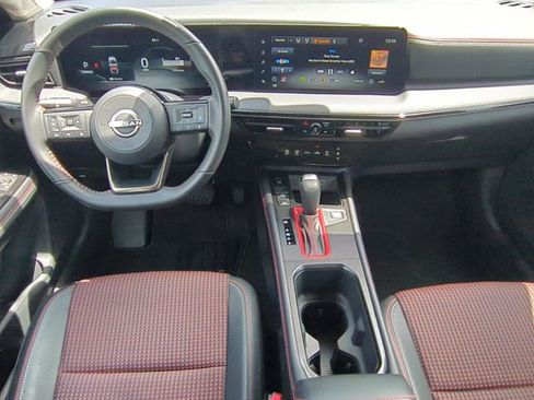 Used 2025 Nissan Kicks SR FWD image 11