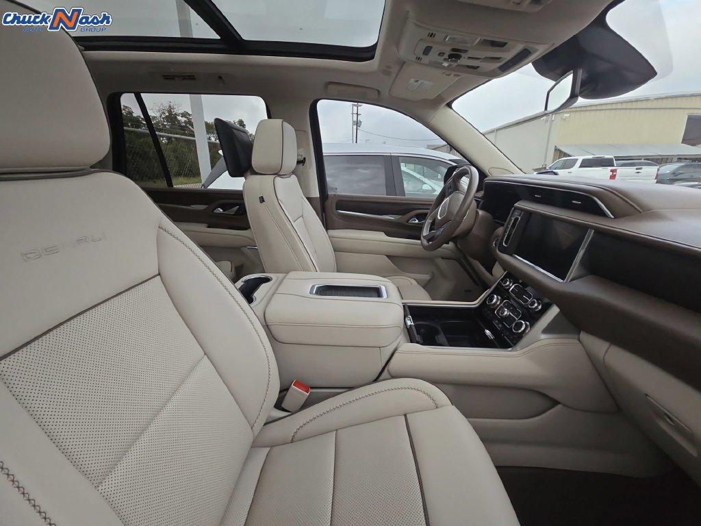 Used 2023 GMC Yukon Denali w/ LPO, Floor Liner Package AWD/4WD image 9