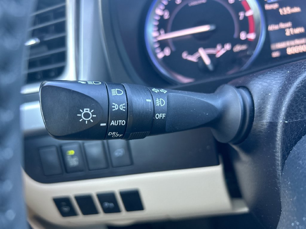 Used 2016 Toyota Highlander Limited FWD image 21