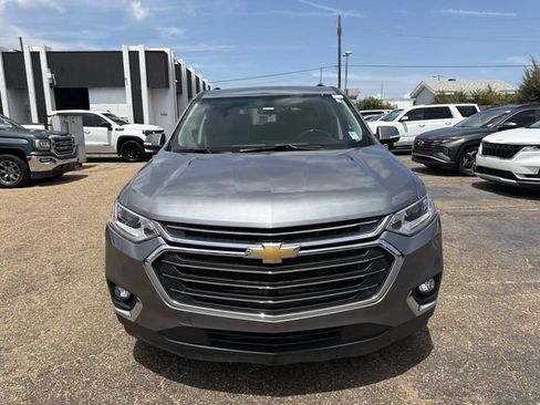 Used 2020 Chevrolet Traverse LT FWD image 2