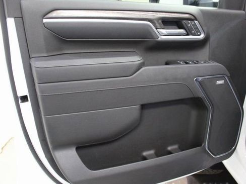 Used 2025 Chevrolet Silverado 2500 LTZ w/ LTZ Plus Package image 7