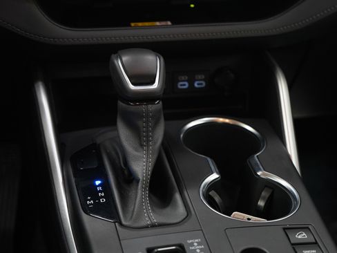 Used 2023 Toyota Highlander XLE image 22