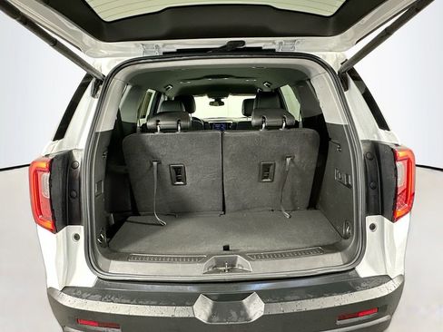 Used 2023 GMC Acadia SLT w/ Elevation Edition image 24