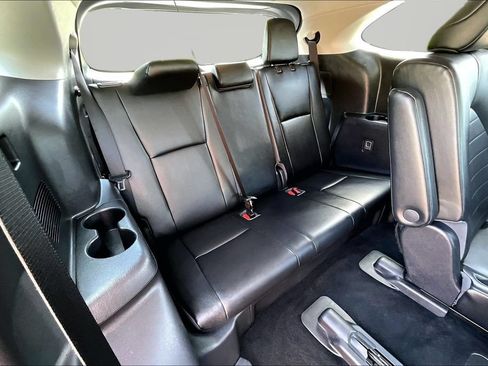 Used 2021 Toyota Highlander XLE FWD image 25