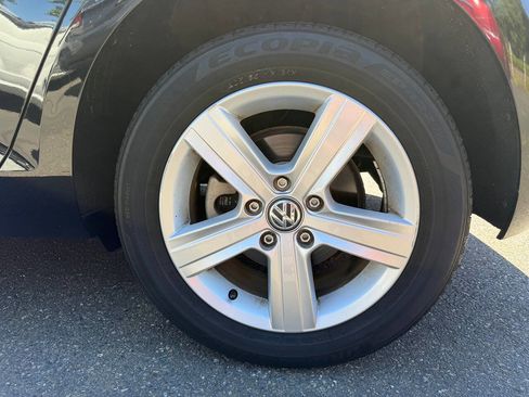 Used 2017 Volkswagen Golf Wolfsburg Edition FWD image 30