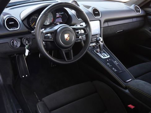 Used 2022 Porsche 718 Cayman GT4 image 13