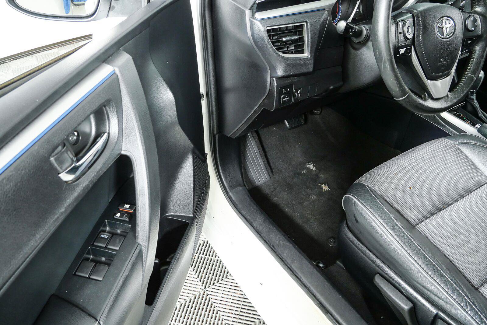 Used 2014 Toyota Corolla S FWD image 7