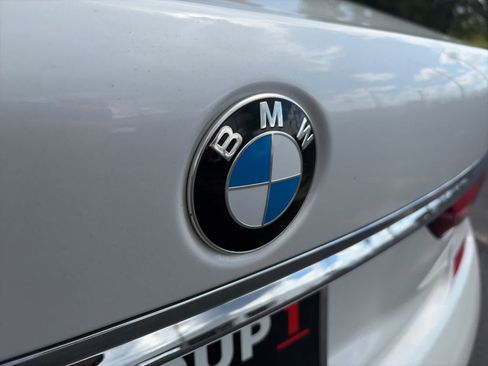 Used 2017 BMW 740i RWD image 4