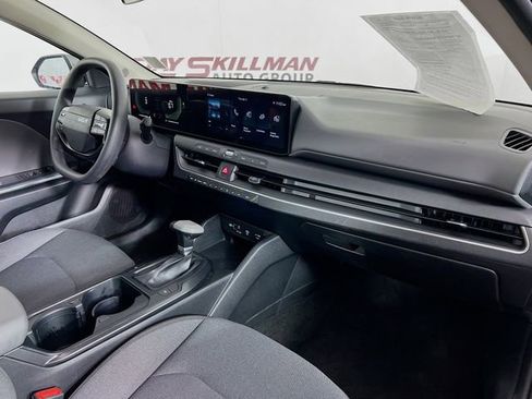 Used 2025 Kia K4 LXS image 36
