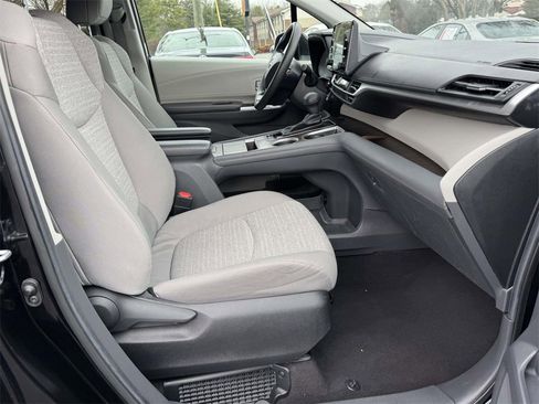 Used 2024 Toyota Sienna LE image 13