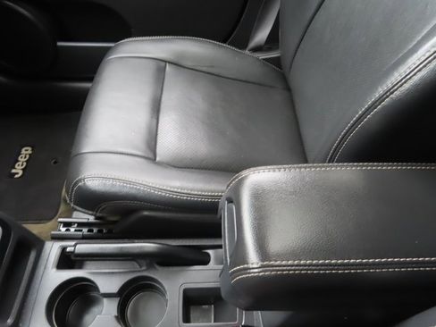 Used 2016 Jeep Compass High Altitude image 34