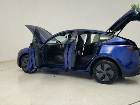 Used 2026 Tesla Model Y 2WD image 17