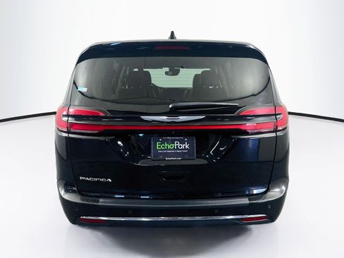 Used 2024 Chrysler Pacifica Touring-L FWD image 7