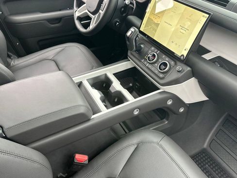 New 2026 Land Rover Defender 130 X-Dynamic SE AWD/4WD image 26
