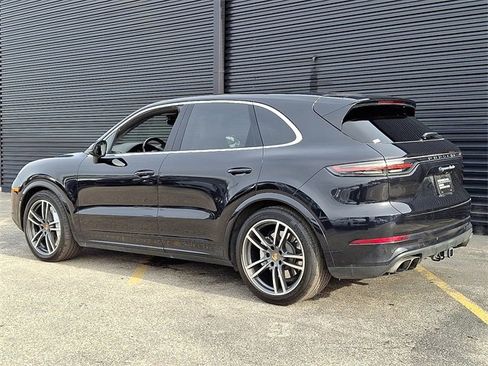 Used 2022 Porsche Cayenne Turbo image 3