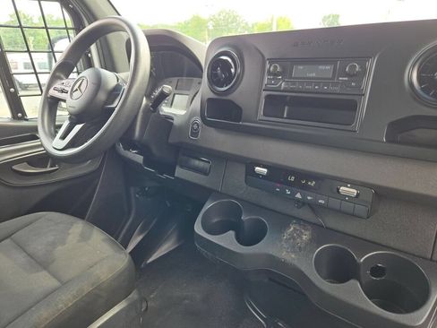Used 2022 Mercedes-Benz Sprinter 2500 image 4