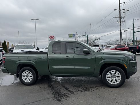 Used 2022 Nissan Frontier SV w/ Technology Package image 17