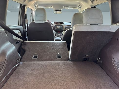 Used 2016 Jeep Renegade Latitude FWD image 26
