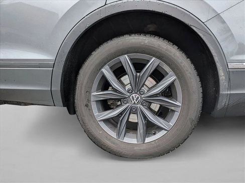 Used 2023 Volkswagen Tiguan SE w/ Panoramic Sunroof Package image 13