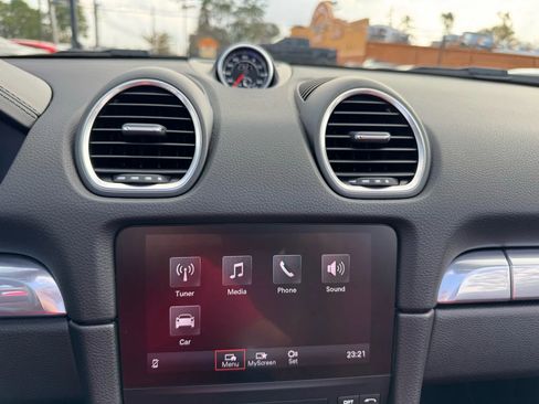 Used 2024 Porsche 718 Boxster w/ Sportdesign Package image 41