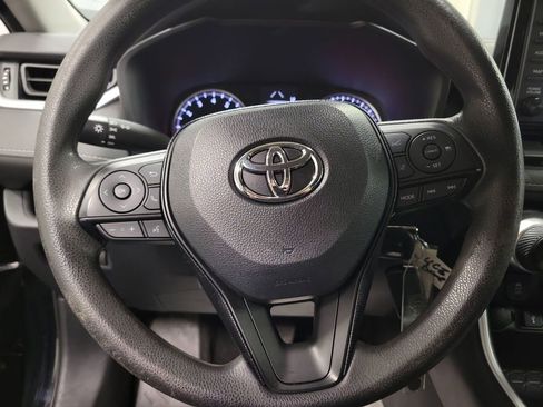 Used 2020 Toyota RAV4 LE image 18
