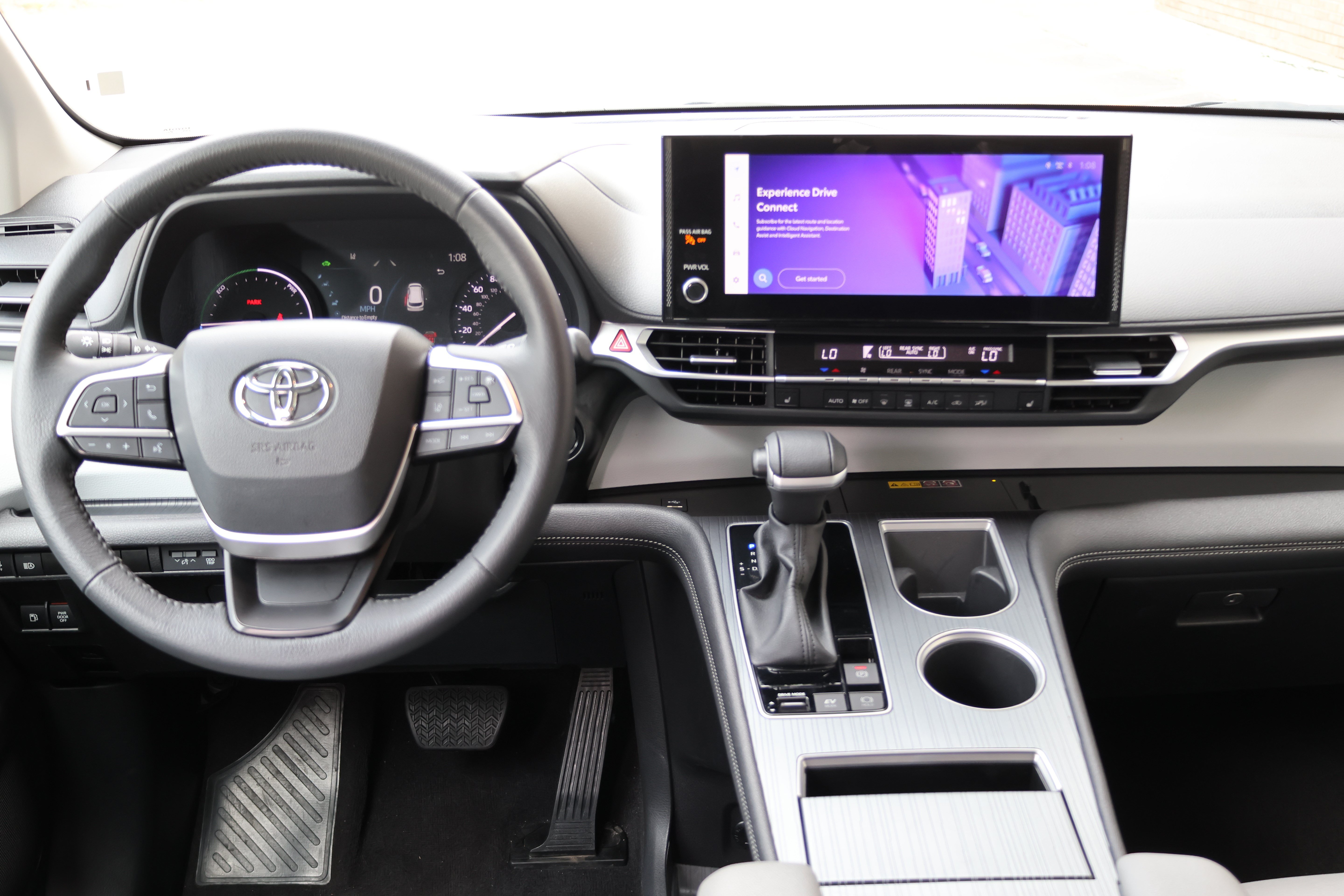 Certified 2025 Toyota Sienna XLE FWD image 28
