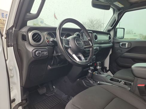 Used 2022 Jeep Gladiator Overland w/ Cold Weather Group image 18