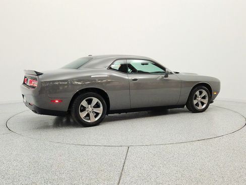 Used 2019 Dodge Challenger SXT RWD image 5