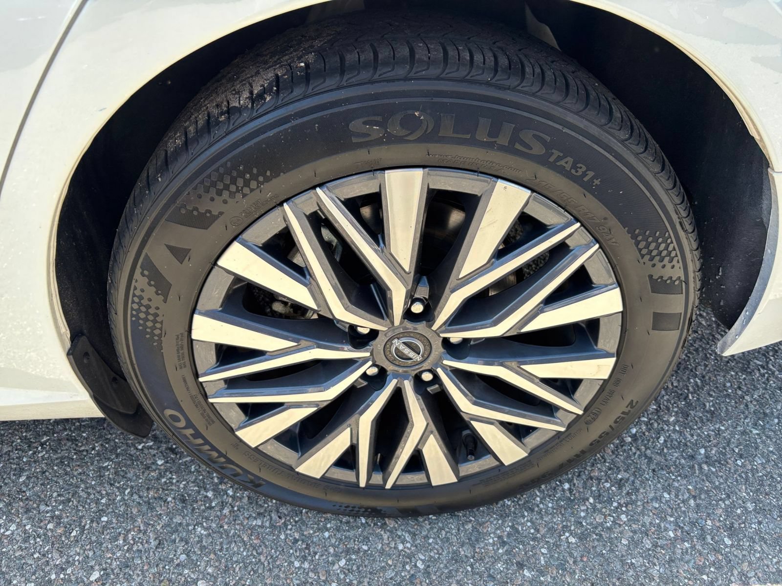 Used 2025 Nissan Altima 2.5 SV FWD image 29