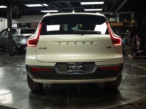 Used 2022 Volvo XC40 T5 Momentum AWD/4WD image 6