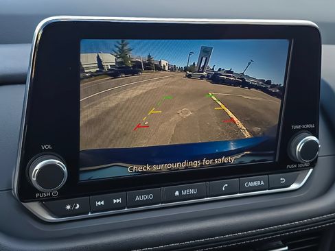 Used 2025 Nissan Rogue SV FWD image 15