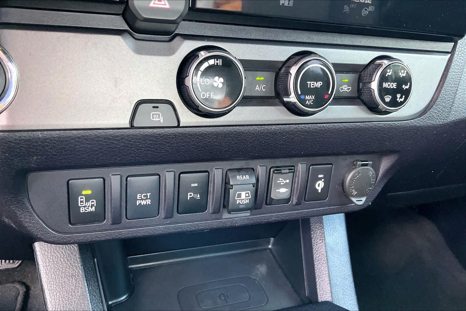 Used 2018 Toyota Tacoma TRD Sport w/ Technology Package RWD image 31