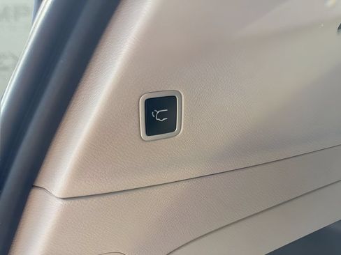 Used 2024 Chrysler Pacifica Touring-L FWD image 30