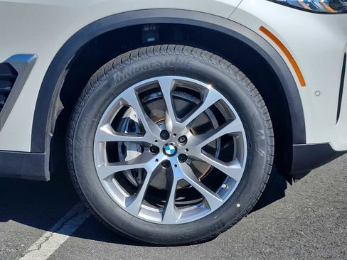 Certified 2024 BMW X5 xDrive40i w/ Premium Package AWD/4WD image 8
