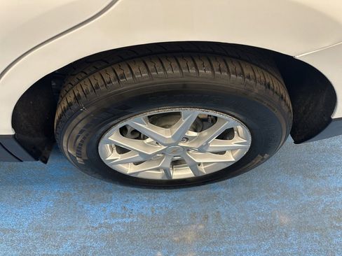 Certified 2024 Chevrolet Equinox LT image 17