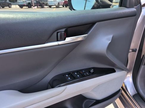 Used 2018 Toyota Camry LE FWD image 15