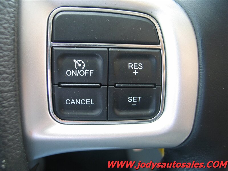 Used 2016 Dodge Grand Caravan SXT w/ Rear Park Assist Package FWD image 12