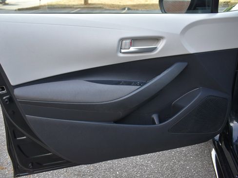 Used 2021 Toyota Corolla LE image 33