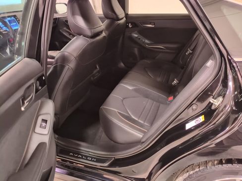 Used 2019 Toyota Avalon XSE image 14