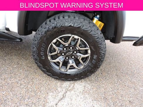 Used 2026 Chevrolet Colorado ZR2 w/ Technology Package AWD/4WD image 16