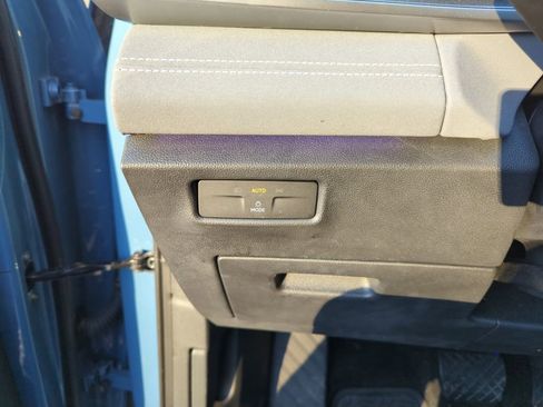 Certified 2025 Volkswagen Tiguan SE image 19