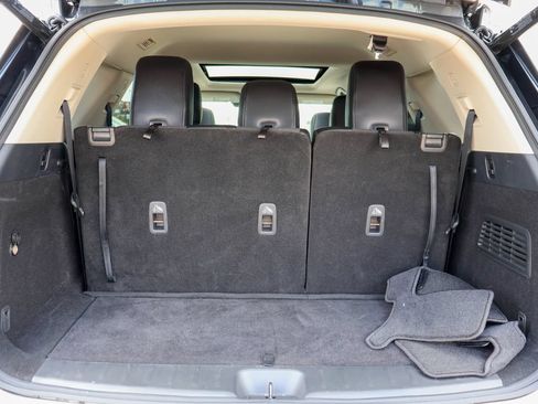 Used 2024 Nissan Pathfinder SL w/ SL Premium Package FWD image 29