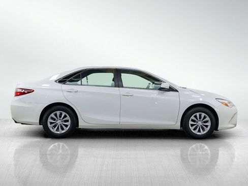 Used 2017 Toyota Camry LE FWD image 6
