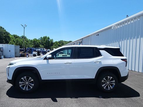 New 2026 Chevrolet Equinox LT w/ Convenience Package II FWD image 2