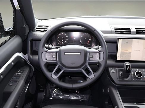 Used 2025 Land Rover Defender 130 S image 15